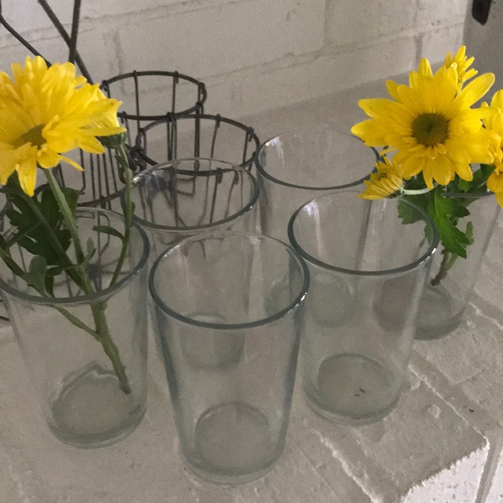 SALE ✅✅✅ 3/$25 Farmhouse Wire Basket with Glasses - Picture 4 of 8